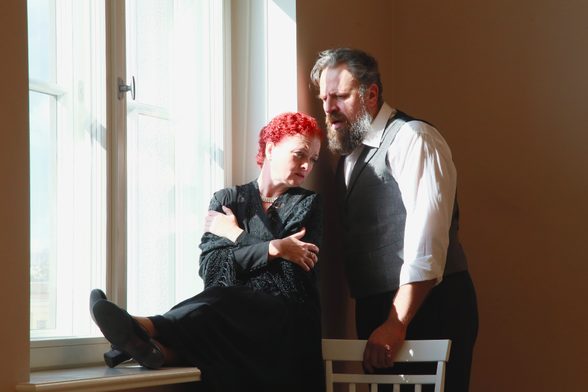 Skats no VEF teātra izrādes: Antons Čehovs "Ivanovs" (rež. Agris Krūmiņš) // Publicitātes foto